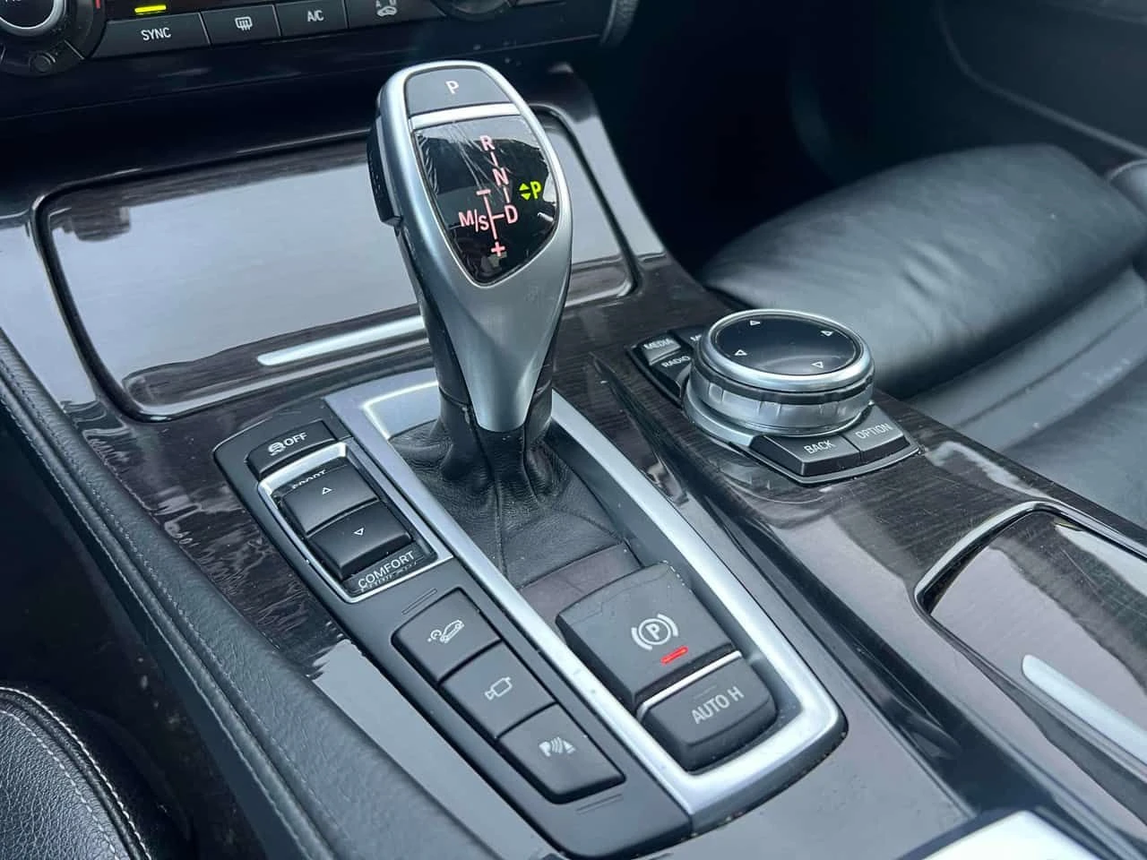 BMW 535 xDrive * ПОДГРЕВ * ПАНОРАМА * ЩОРИ * Н/К * КЛИП , снимка 11 - Автомобили и джипове - 54984471