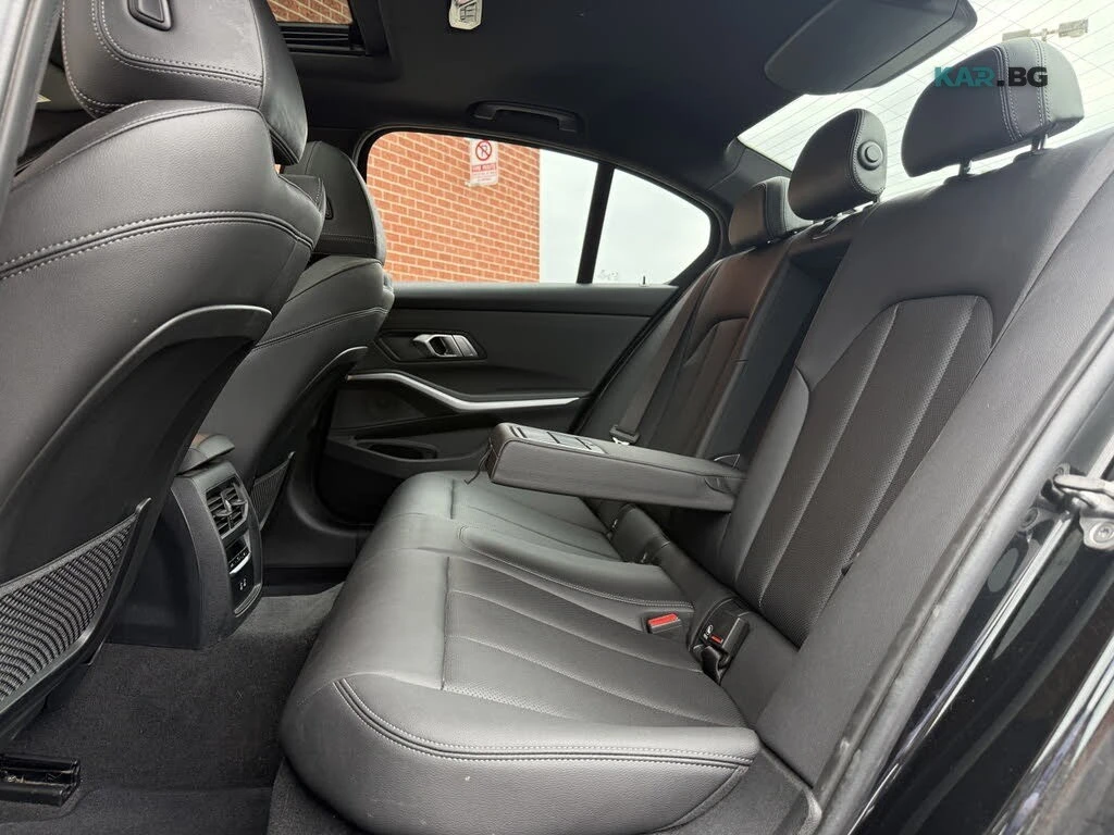 BMW 330 * PANO * xDrive * Автокредит (Цена до България), снимка 12 - Автомобили и джипове - 55117656