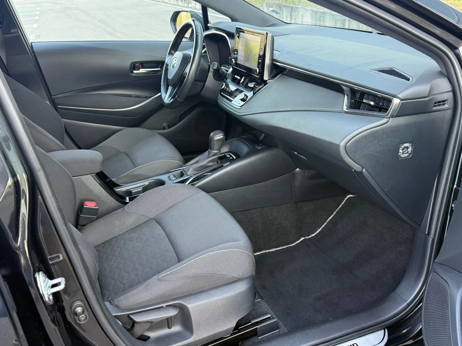 Toyota Corolla 1.8 Hibrid 122 кс 126000км Гаранция., снимка 9 - Автомобили и джипове - 55646361