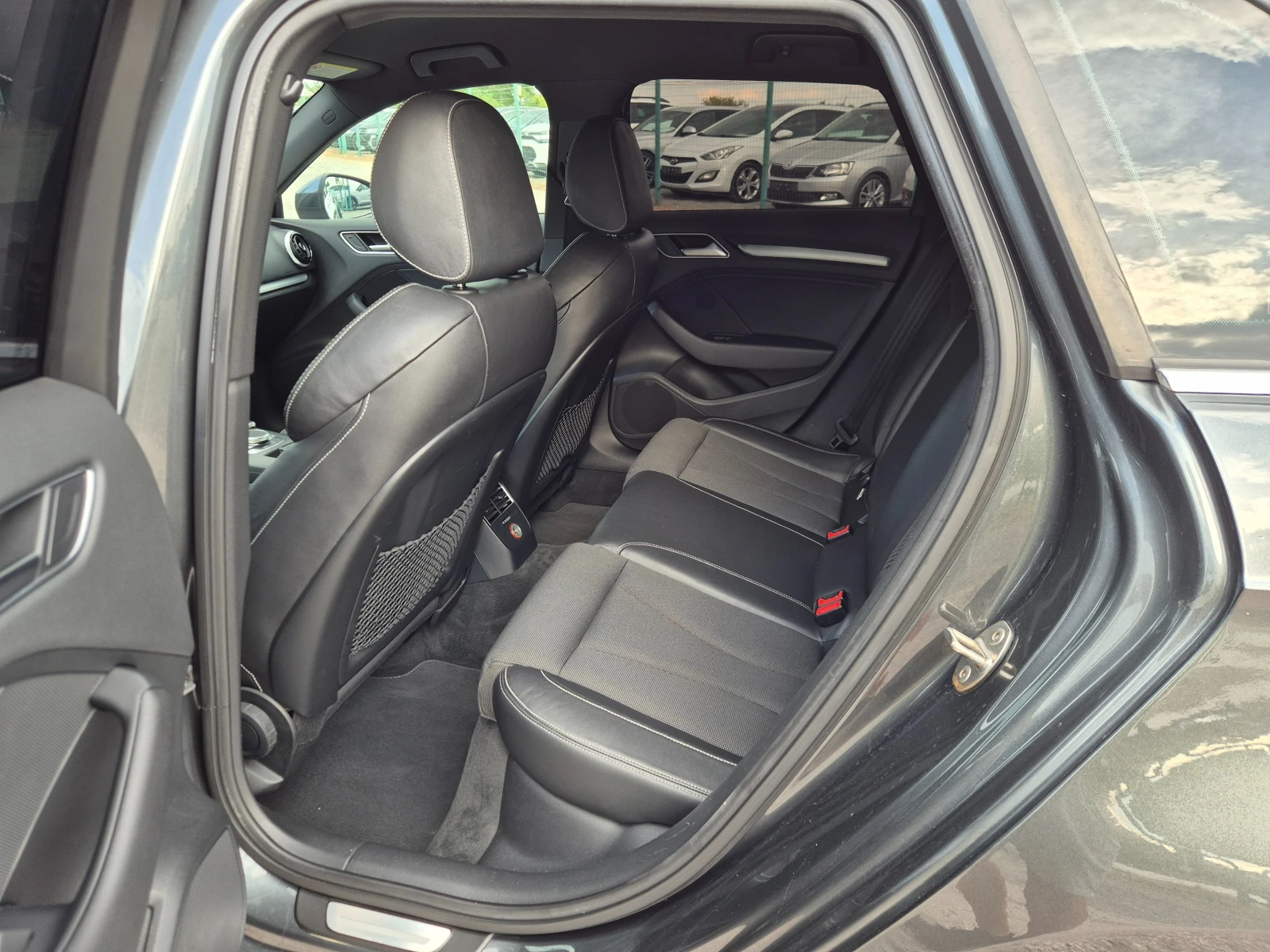 Audi A3 2.0TDI S-Line Автомат, снимка 12 - Автомобили и джипове - 55829301