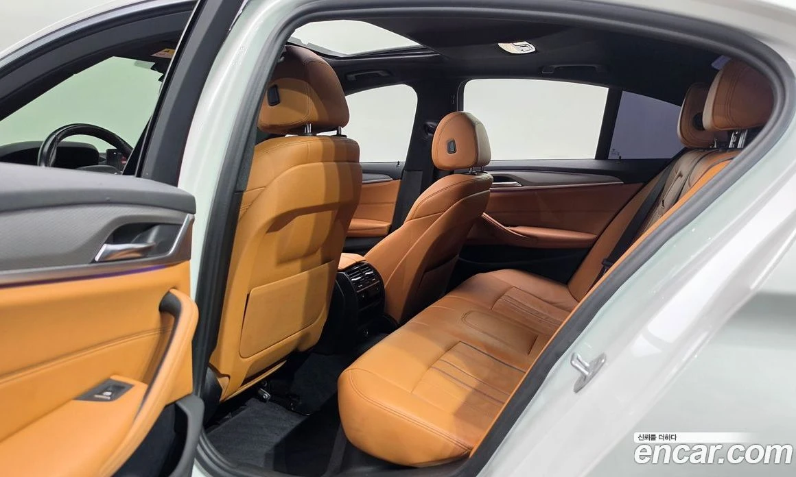 BMW 520 520d M Sport Special Edition, снимка 11 - Автомобили и джипове - 56157010