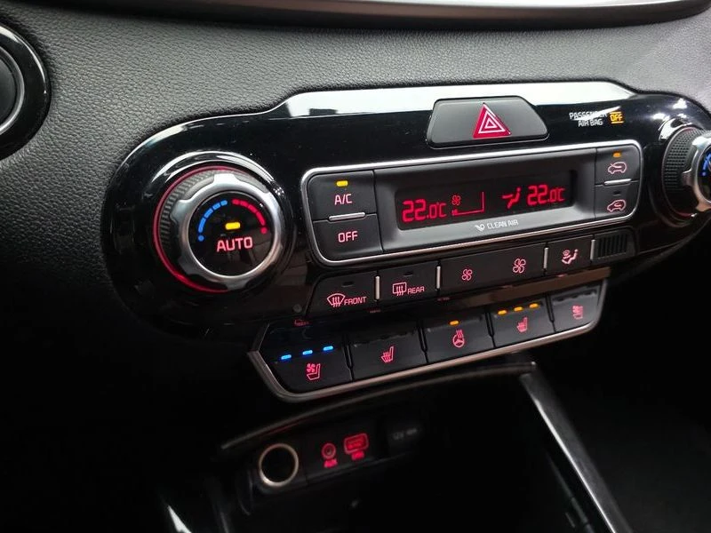 Kia Sorento 2.2 CRDI NOBLESSE/ОБДУХВАНЕ/ПОДГРЕВ, снимка 16 - Автомобили и джипове - 55854105
