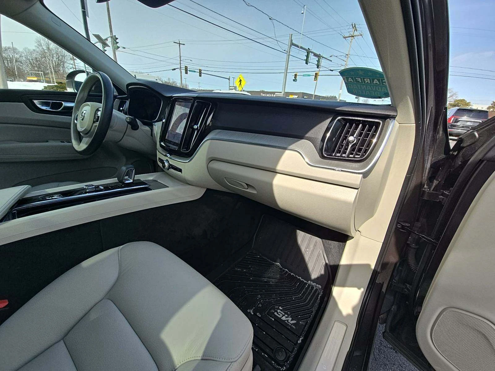 Volvo XC60 B5 Plus Bright Theme - изображение 8