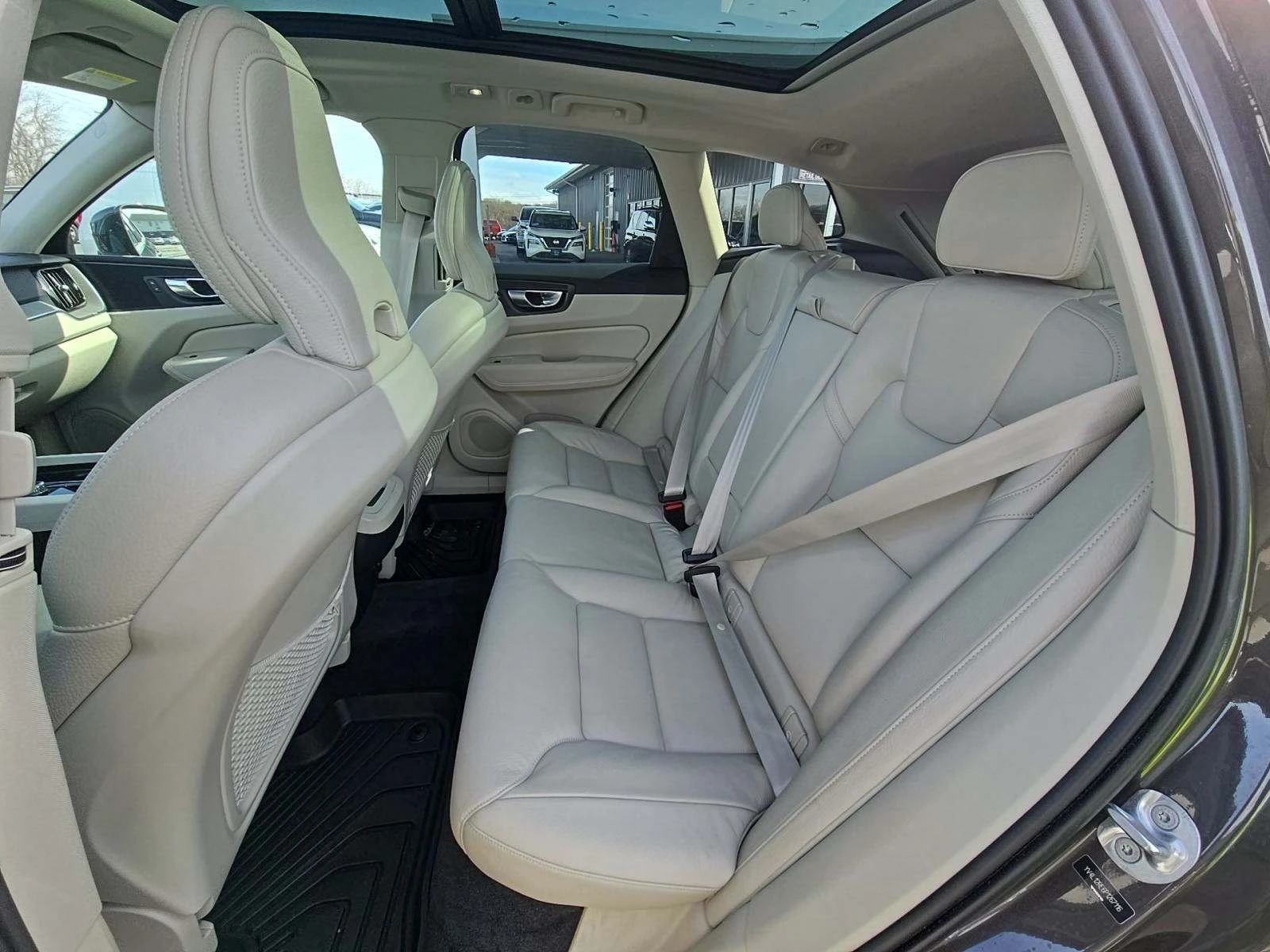 Volvo XC60 B5 Plus Bright Theme - изображение 9