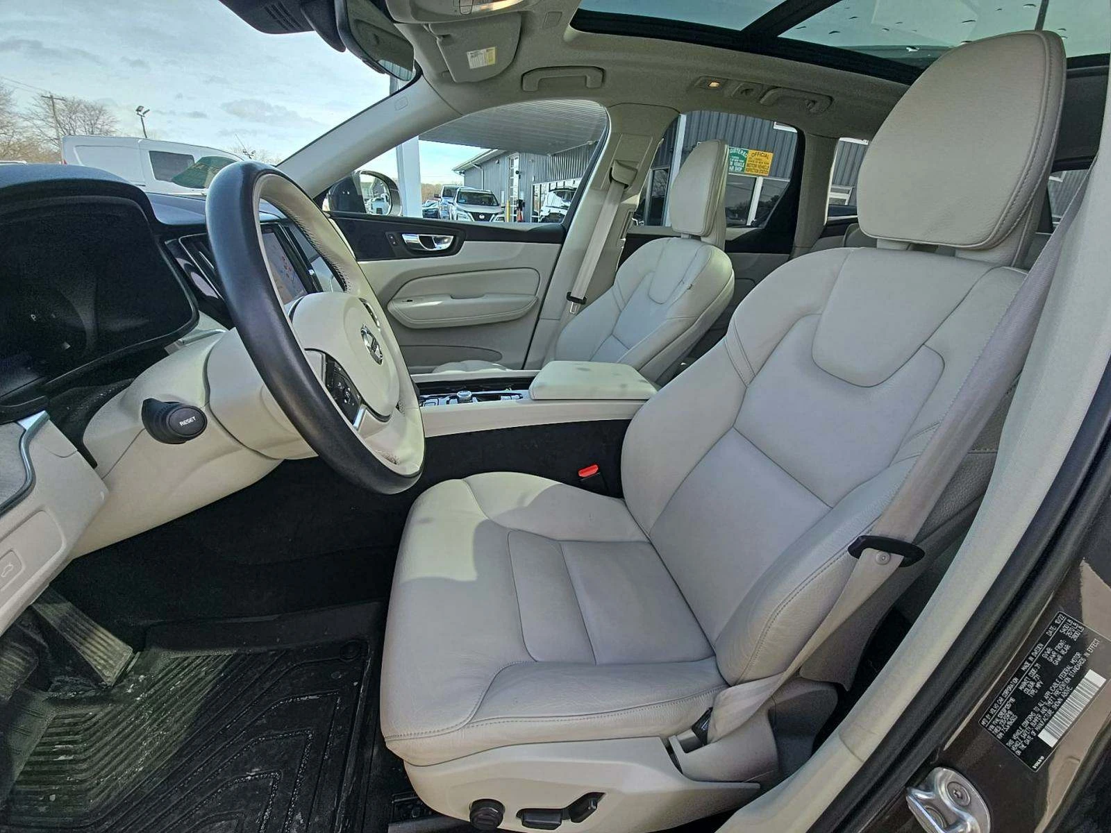 Volvo XC60 B5 Plus Bright Theme - изображение 7