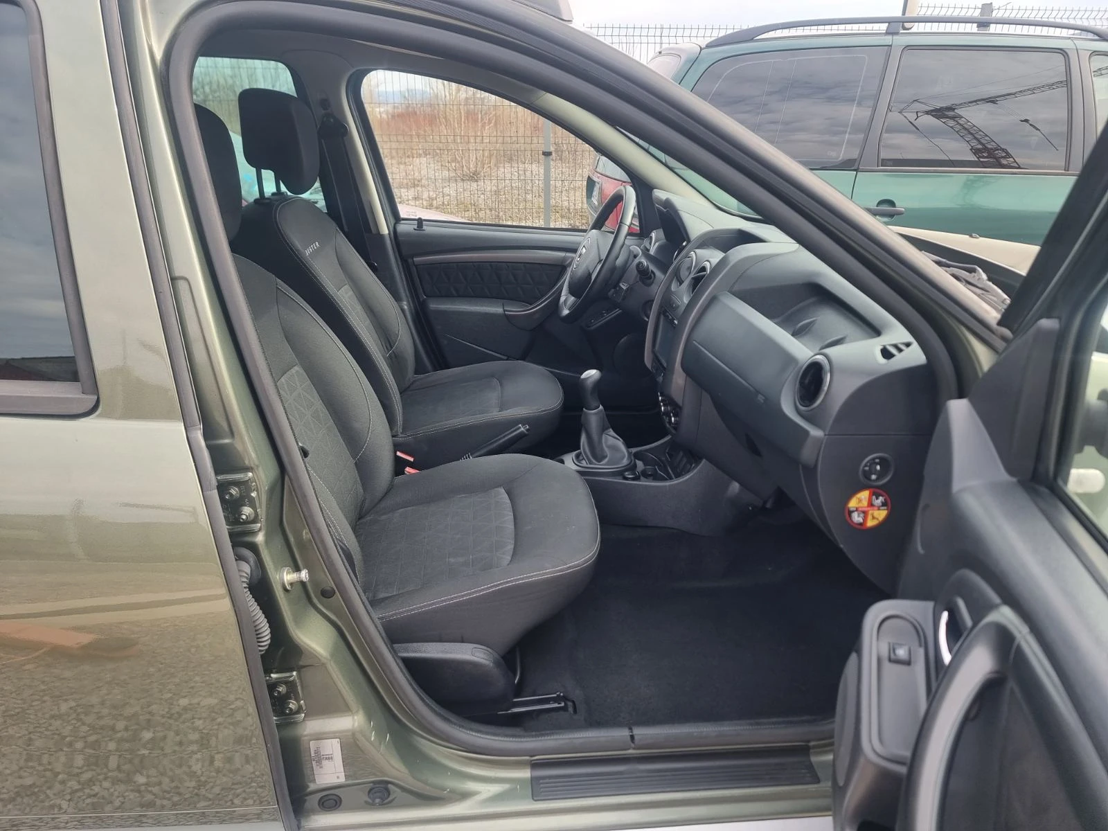 Dacia Duster 1.6i ГАЗ КЛИМАТИК - изображение 9