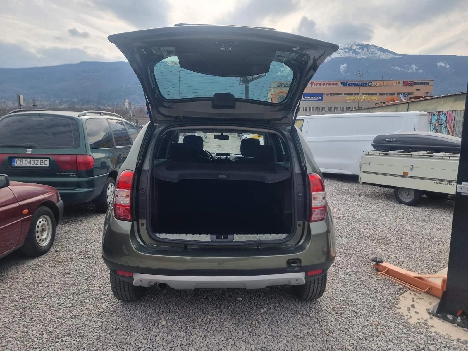 Dacia Duster 1.6i ГАЗ КЛИМАТИК - изображение 7