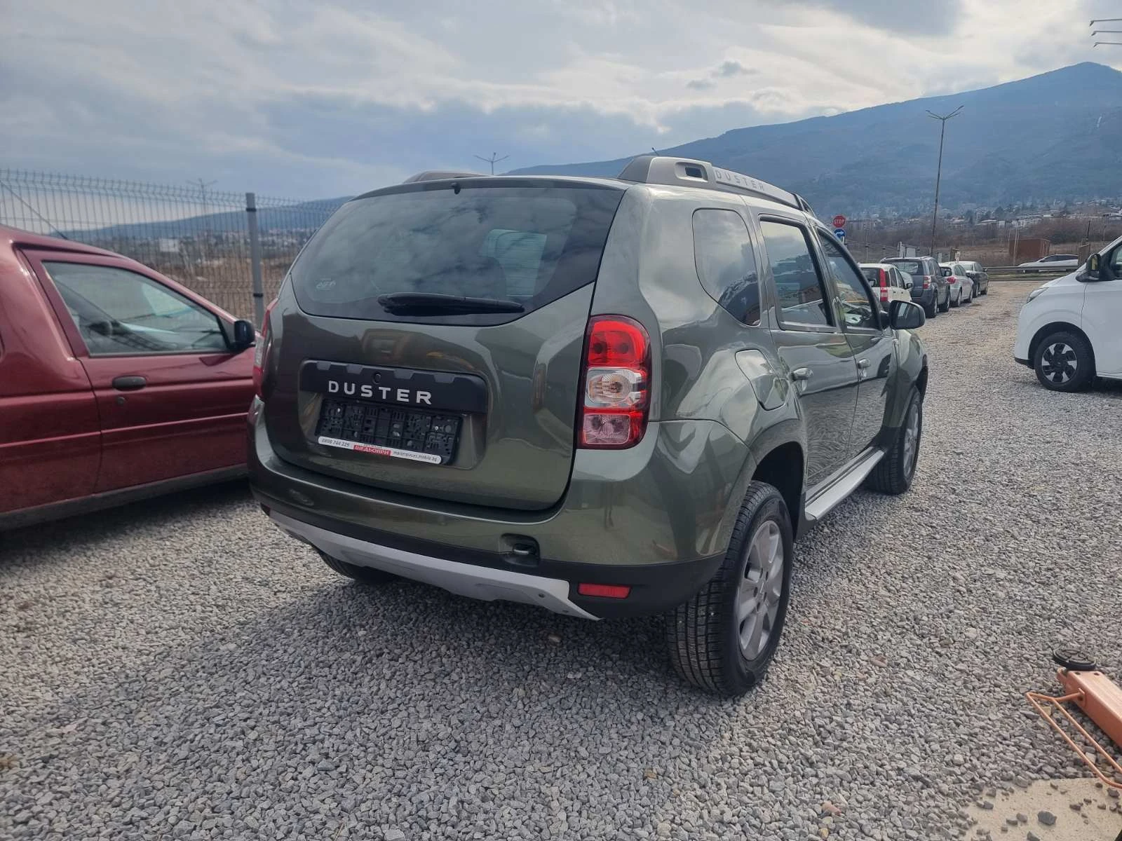Dacia Duster 1.6i ГАЗ КЛИМАТИК - изображение 3