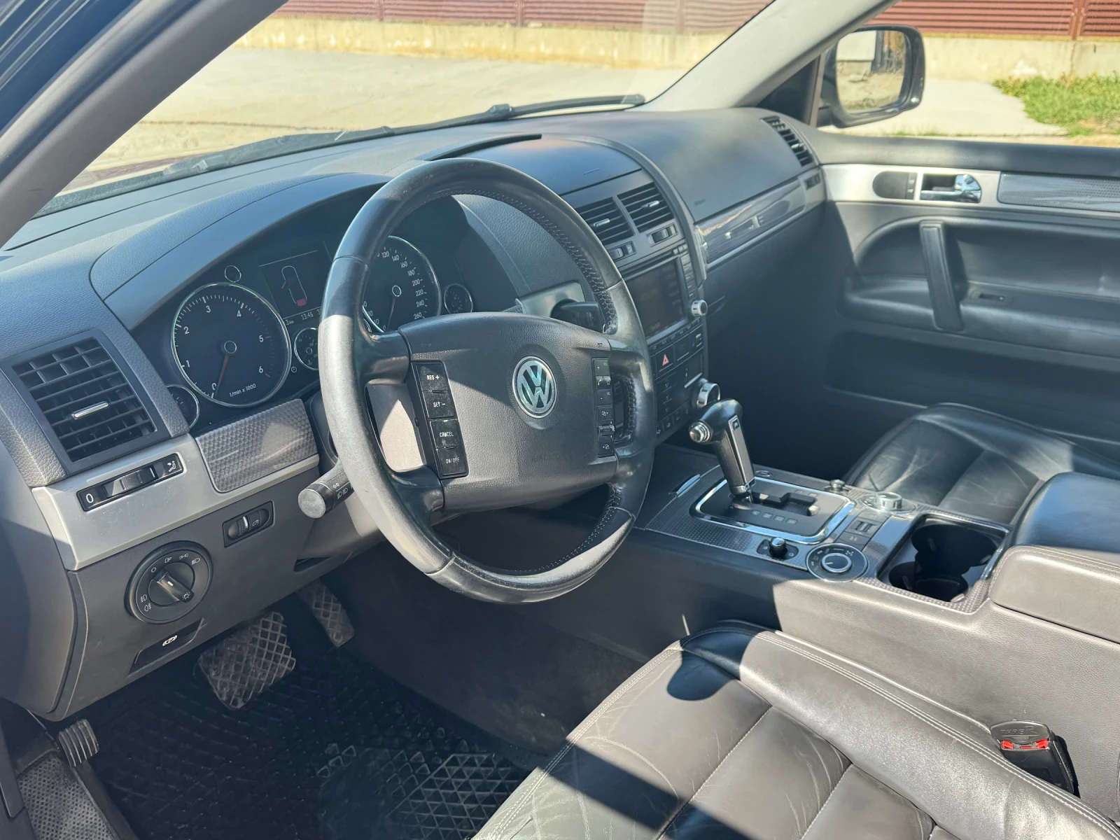 VW Touareg 3.0 TDI, снимка 7 - Автомобили и джипове - 53945971