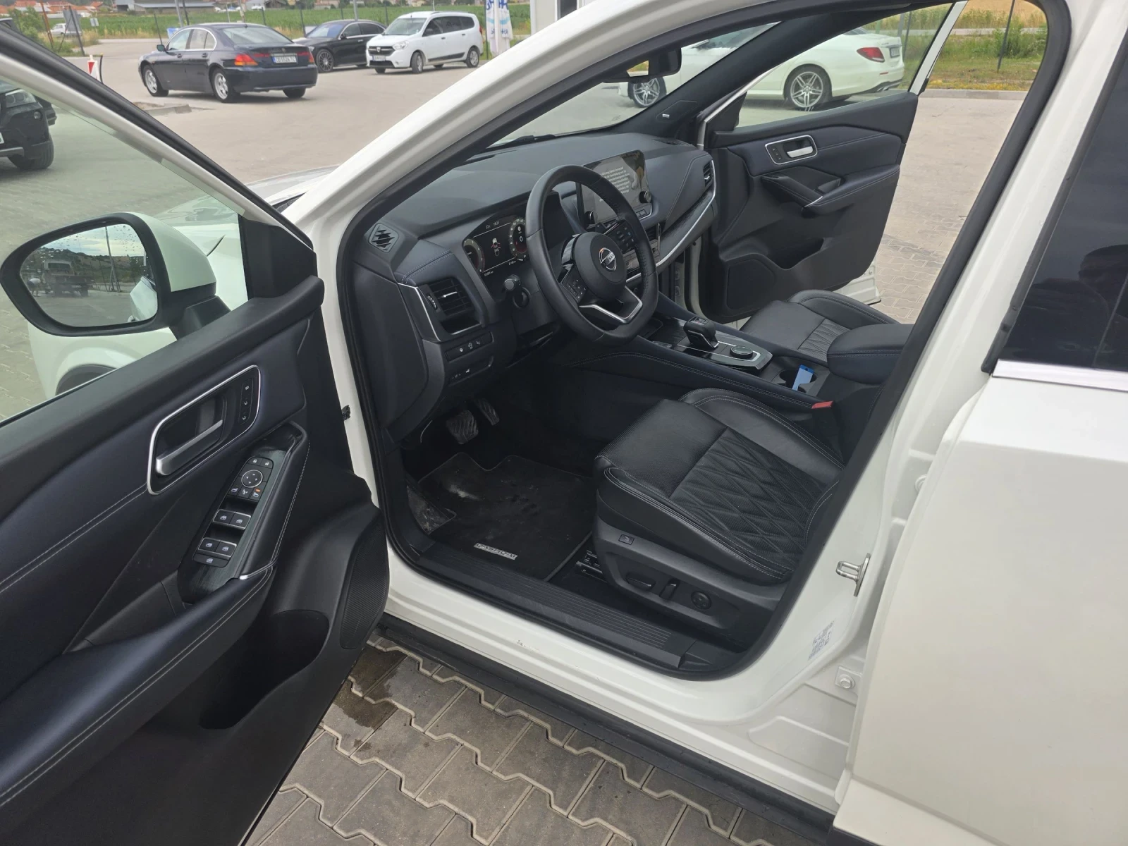 Nissan Qashqai 4?4 ШВЕЙЦАРИЯ ЛИЗИНГ ПЕРФЕКТЕН, снимка 12 - Автомобили и джипове - 55211591