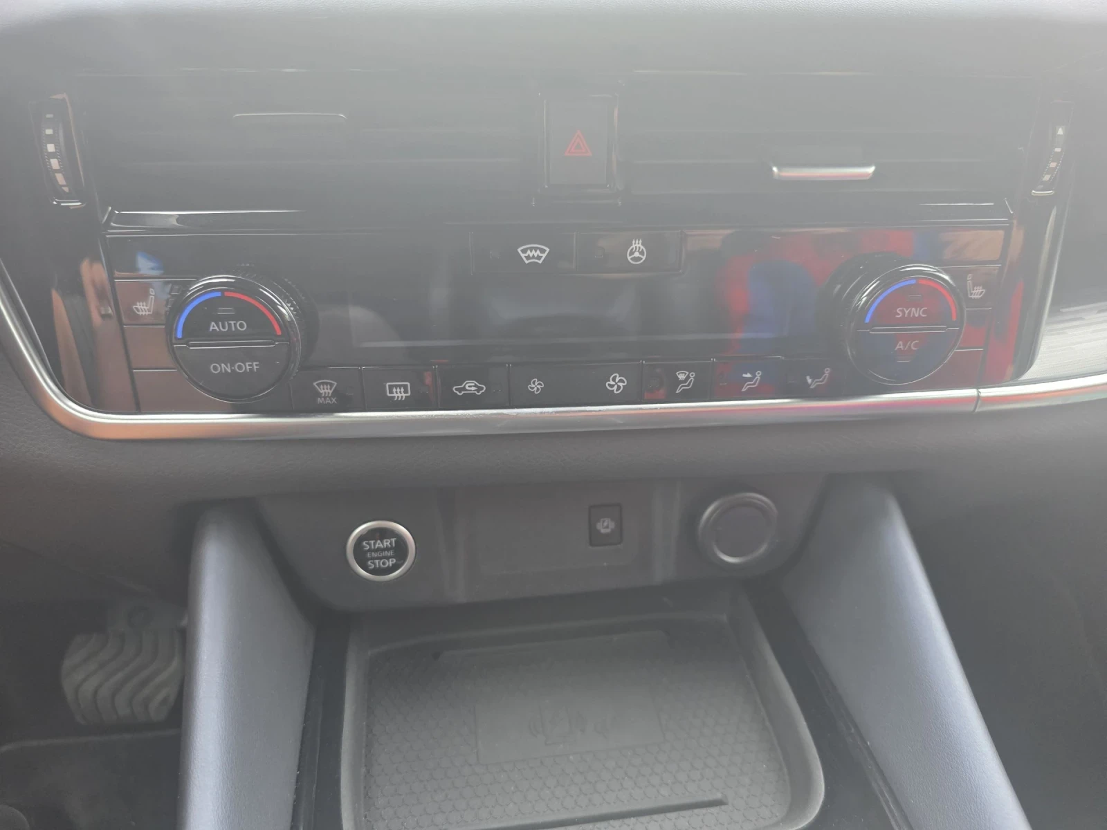 Nissan Qashqai 4?4 ШВЕЙЦАРИЯ ЛИЗИНГ ПЕРФЕКТЕН, снимка 17 - Автомобили и джипове - 55211591