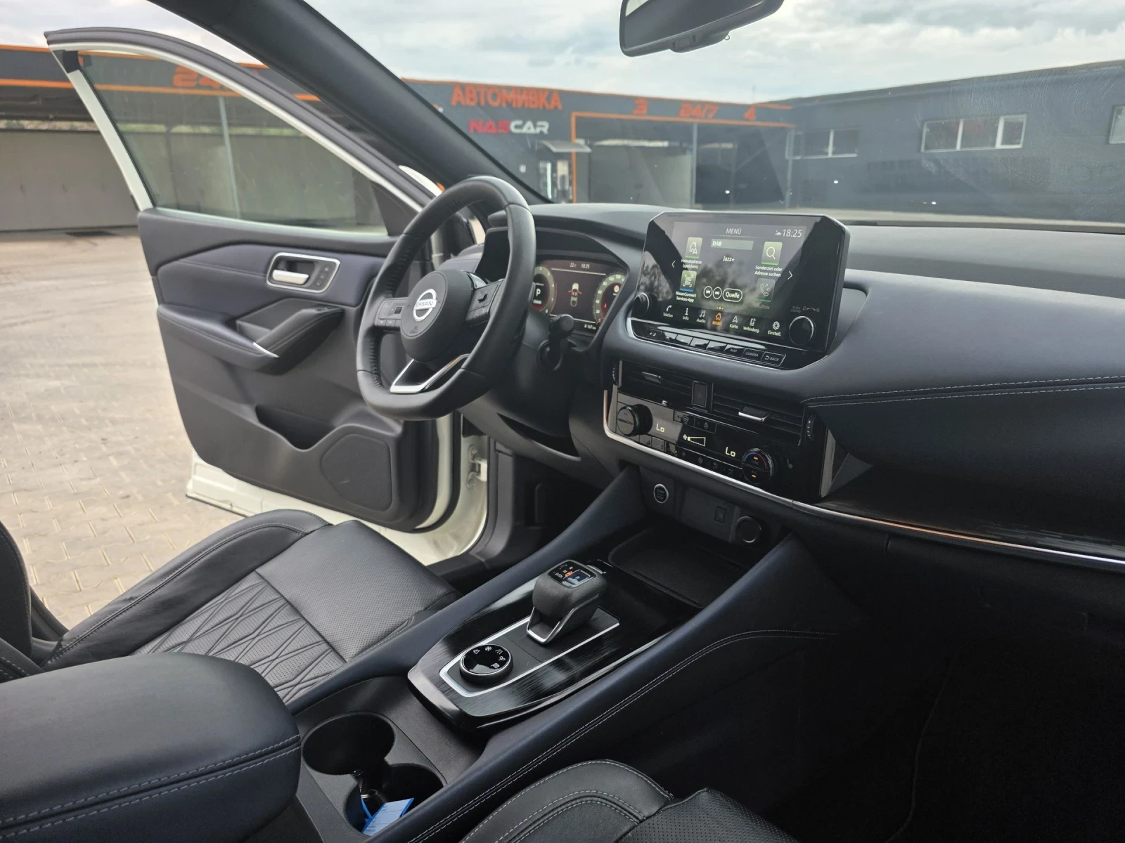 Nissan Qashqai 4?4 ШВЕЙЦАРИЯ ЛИЗИНГ ПЕРФЕКТЕН, снимка 8 - Автомобили и джипове - 55211591