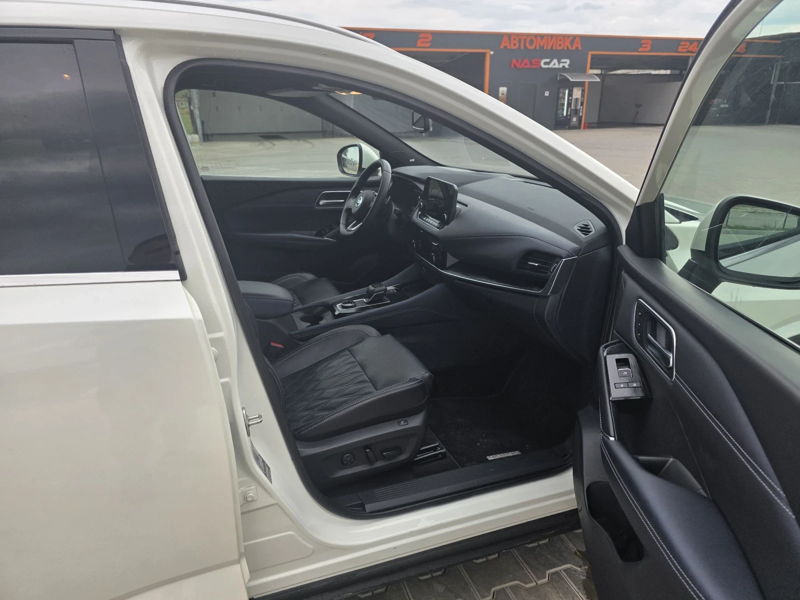 Nissan Qashqai 4?4 ШВЕЙЦАРИЯ ЛИЗИНГ ПЕРФЕКТЕН, снимка 14 - Автомобили и джипове - 55211591