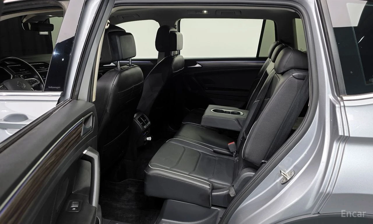 VW Tiguan PRESTIGE* ДИСТРОНИК* ХЕДЪП* 360КАМЕРА* , снимка 15 - Автомобили и джипове - 55562716