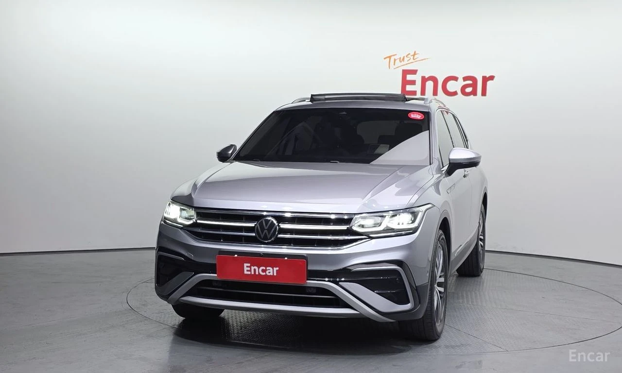 VW Tiguan PRESTIGE* ДИСТРОНИК* ХЕДЪП* 360КАМЕРА* , снимка 3 - Автомобили и джипове - 55562716