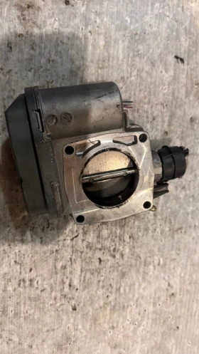 Дроселова Клапа за Mercedes W202 - 1111410025 / 0205003044, снимка 2 - Части - 53026023