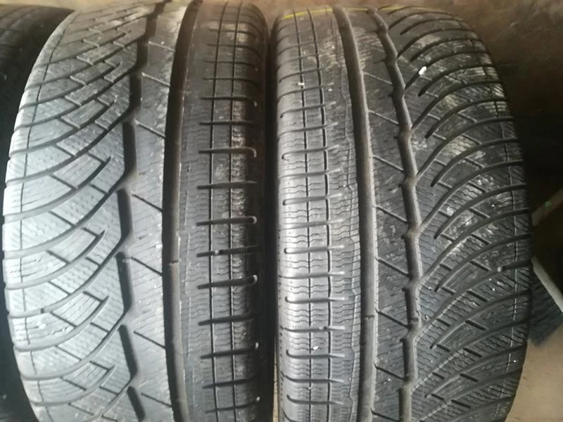 Гуми Зимни 225/40R18, снимка 3 - Гуми и джанти - 23632692