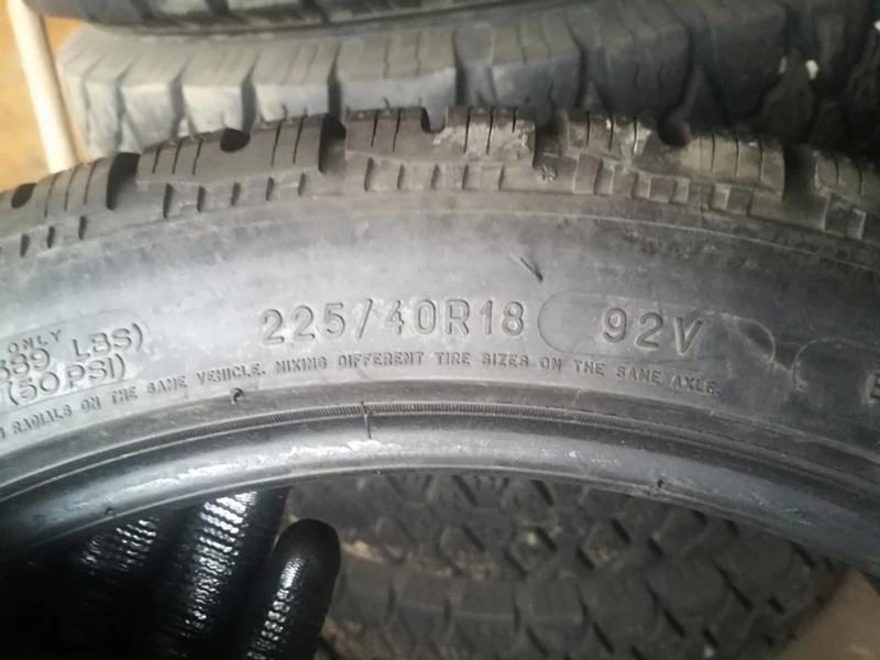 Гуми Зимни 225/40R18, снимка 6 - Гуми и джанти - 23632692