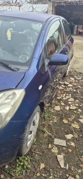 Toyota Yaris Лек, снимка 3