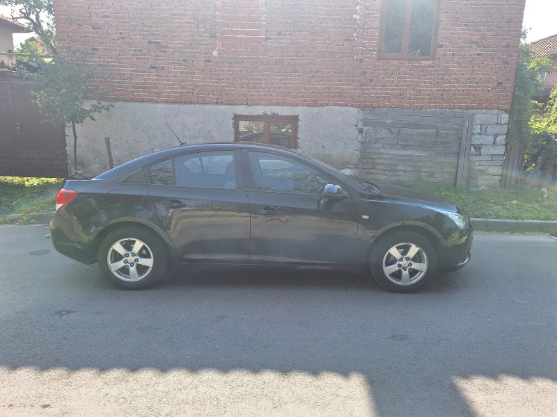 Chevrolet Cruze 1.8, снимка 2 - Автомобили и джипове - 47560433