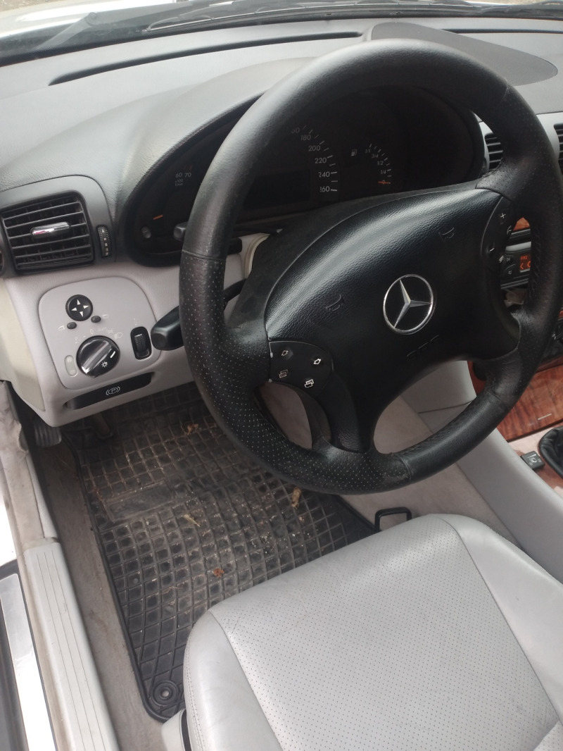 Mercedes-Benz C 200, снимка 6 - Автомобили и джипове - 45540531