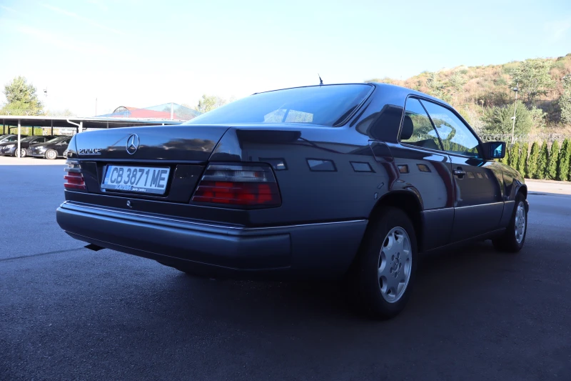 Mercedes-Benz 124 200CE, снимка 5 - Автомобили и джипове - 47433782