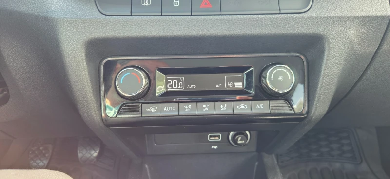 Skoda Fabia, снимка 15 - Автомобили и джипове - 50646287