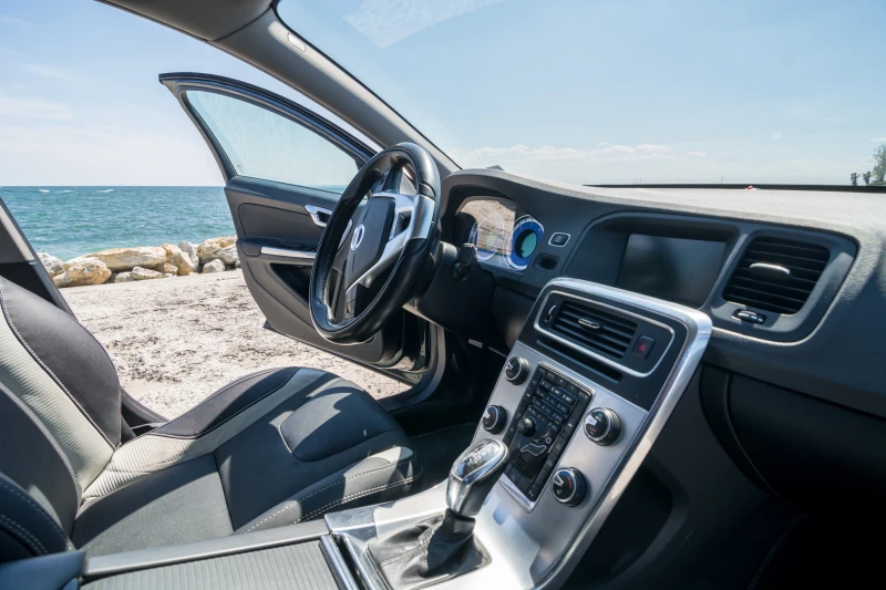 Volvo S60 R-design, снимка 6 - Автомобили и джипове - 51967414