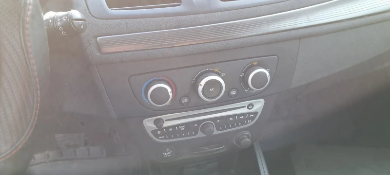 Renault Megane 1.5 DCI, снимка 8 - Автомобили и джипове - 52565997