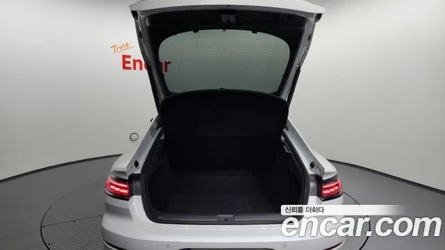 VW Arteon, снимка 16 - Автомобили и джипове - 54105843