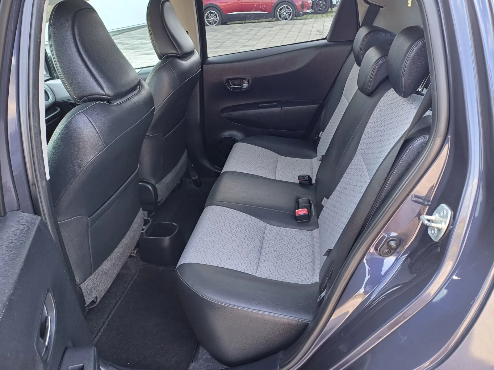 Toyota Yaris 1.4 D4D 6sk  Панорама/Камера - изображение 9