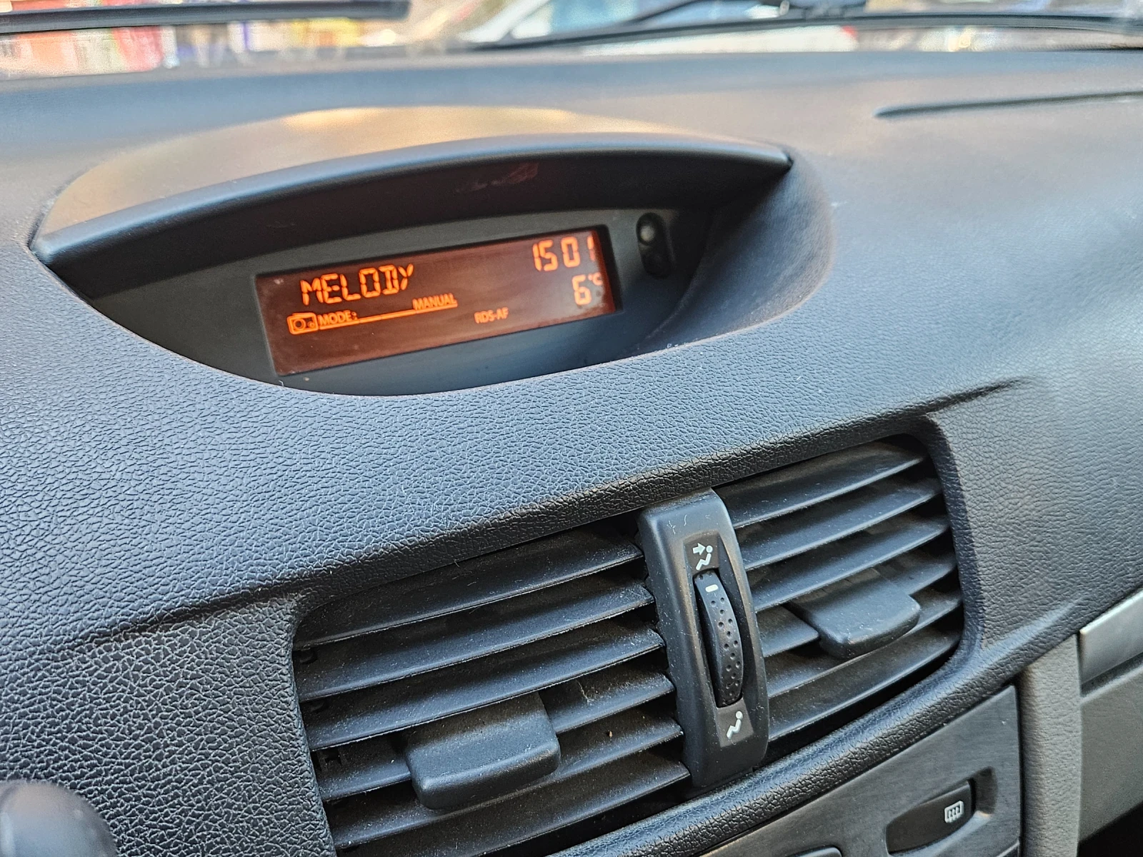 Renault Clio 1.4 16V, Symbol - изображение 5