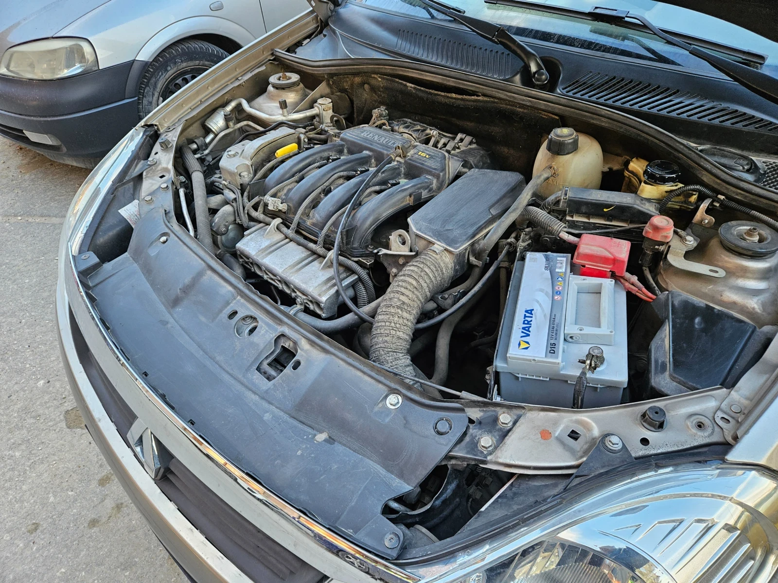 Renault Clio 1.4 16V, Symbol - изображение 8