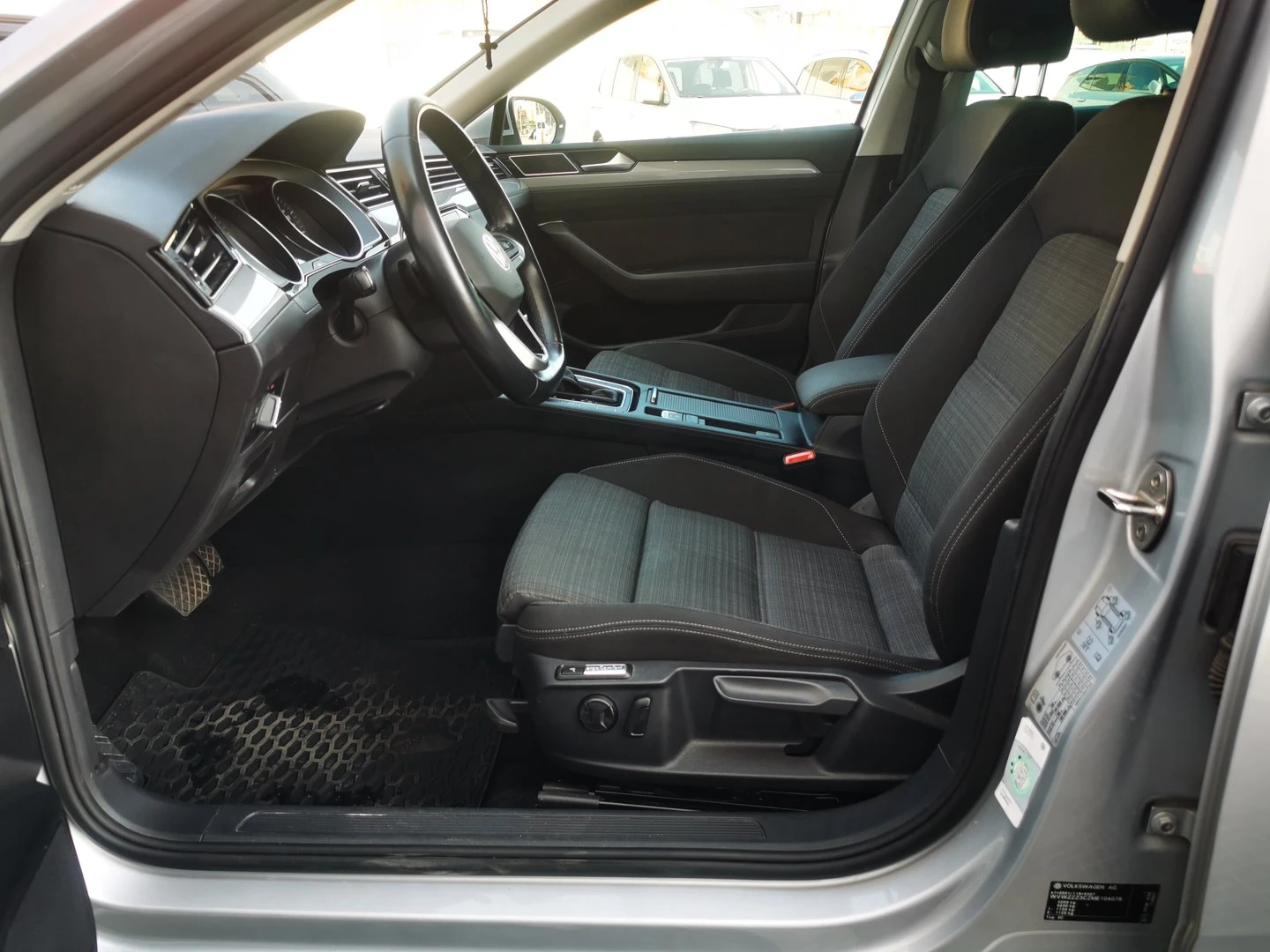 VW Passat VW Passat Var. Business 2.0 TDI SCR DSG - изображение 5