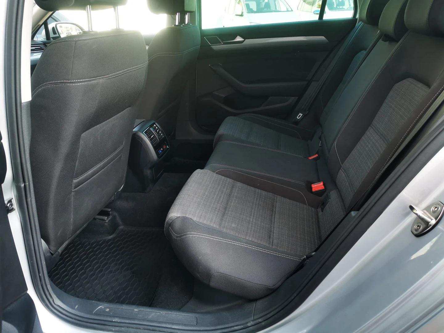 VW Passat VW Passat Var. Business 2.0 TDI SCR DSG | Mobile.bg � ����������� 7