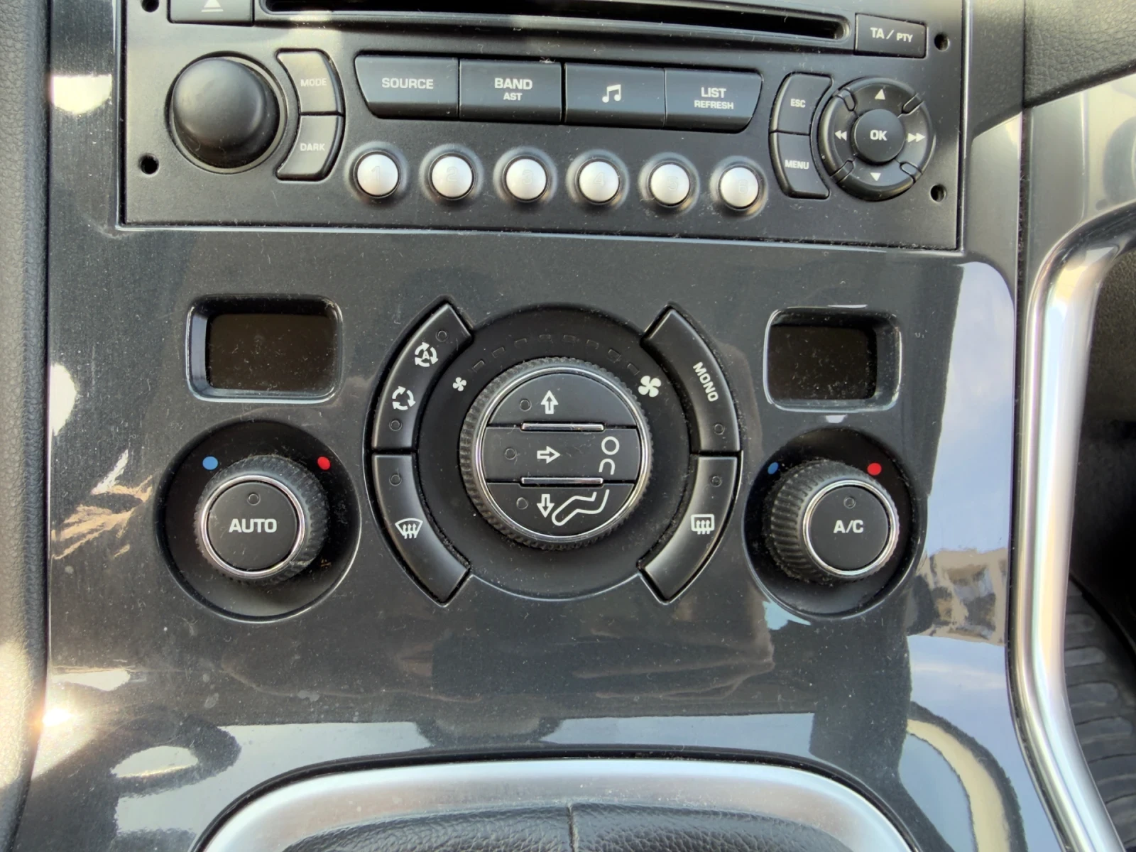 Peugeot 3008 2.0HDI/150к.с/ОБСЛУЖЕНА/TOP/PANO, снимка 11 - Автомобили и джипове - 53798115