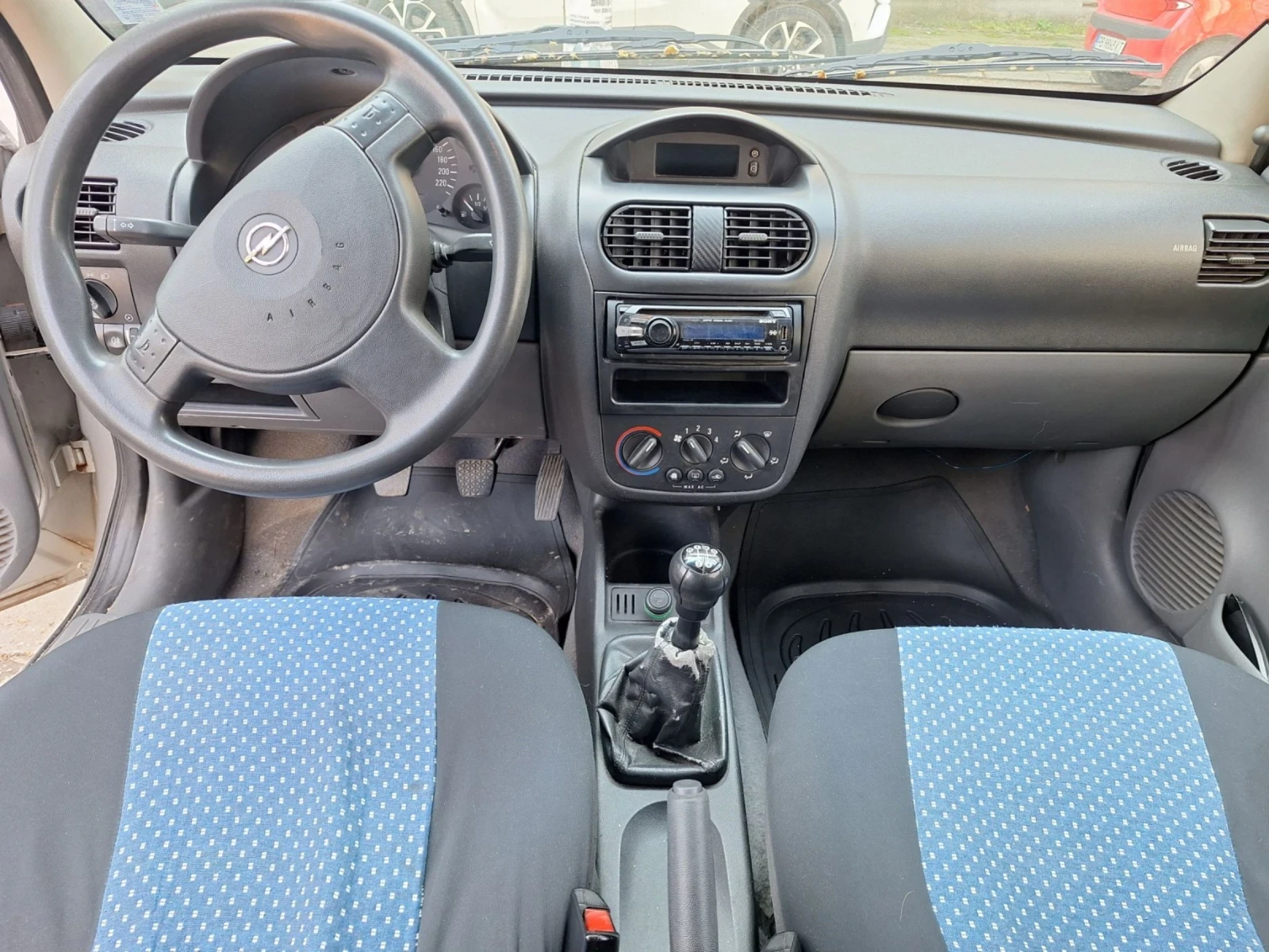 Opel Corsa 1.0i Климатик, снимка 6 - Автомобили и джипове - 53976526