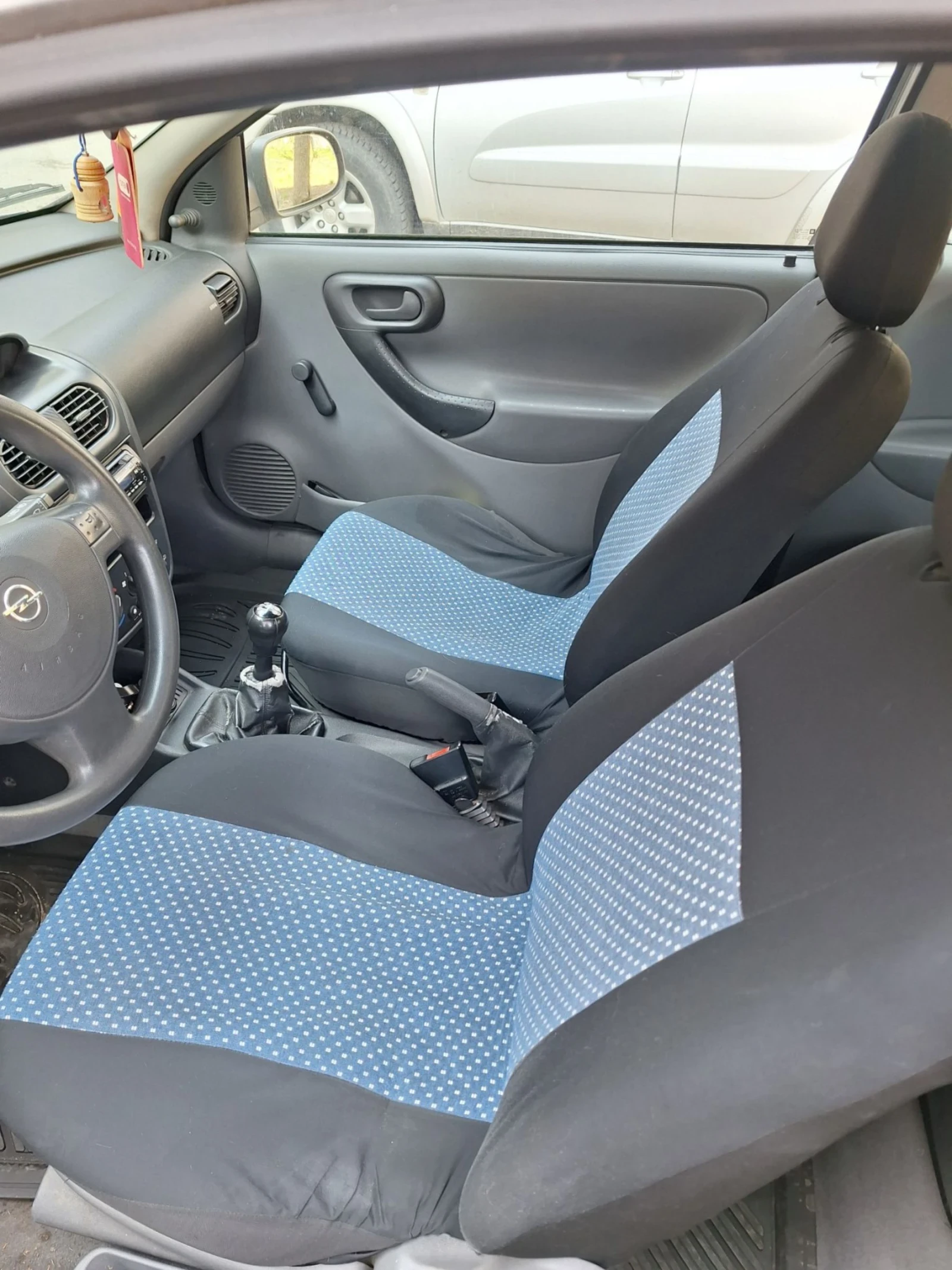 Opel Corsa 1.0i Климатик, снимка 8 - Автомобили и джипове - 53976526