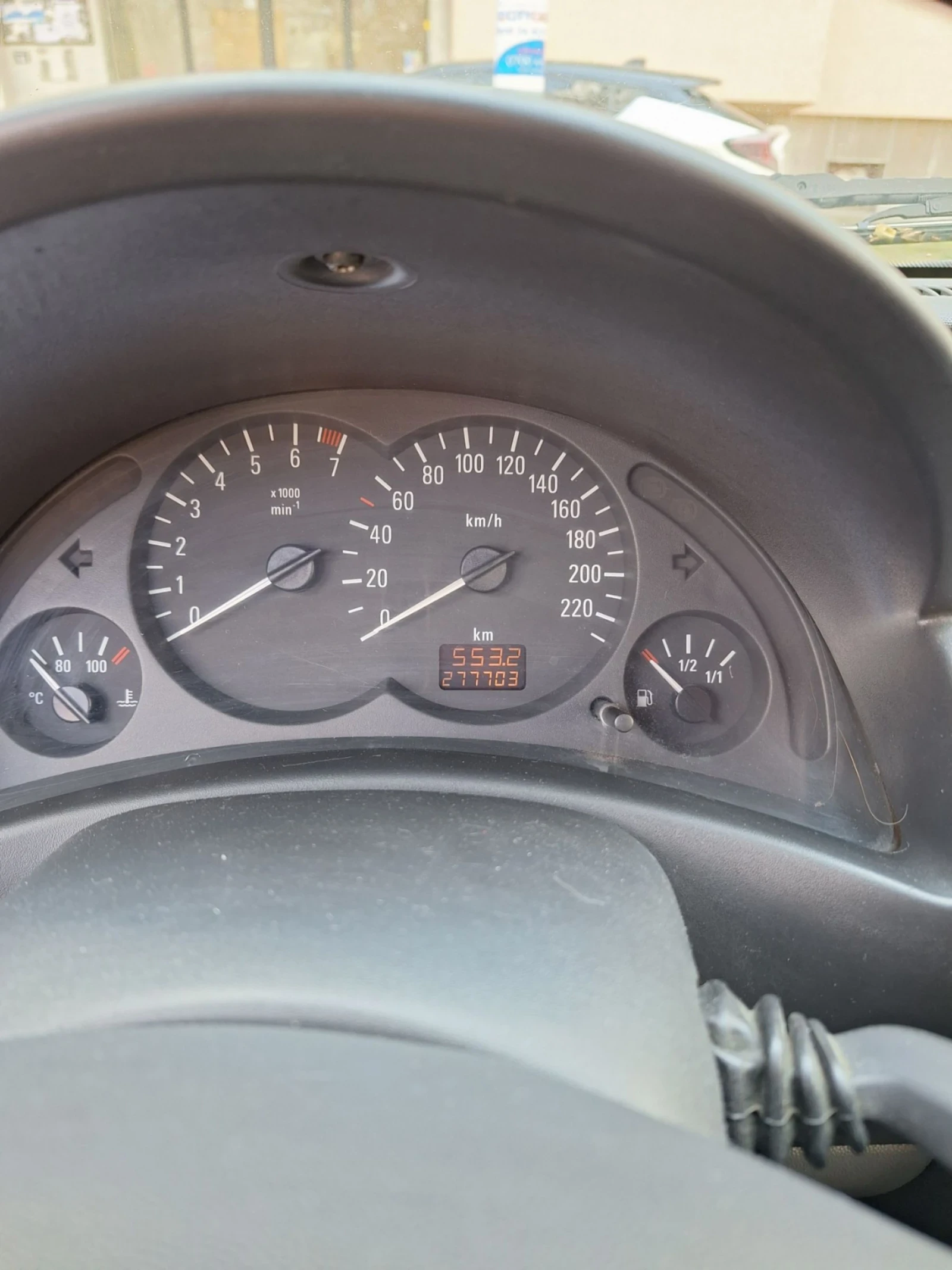 Opel Corsa 1.0i Климатик, снимка 7 - Автомобили и джипове - 53976526