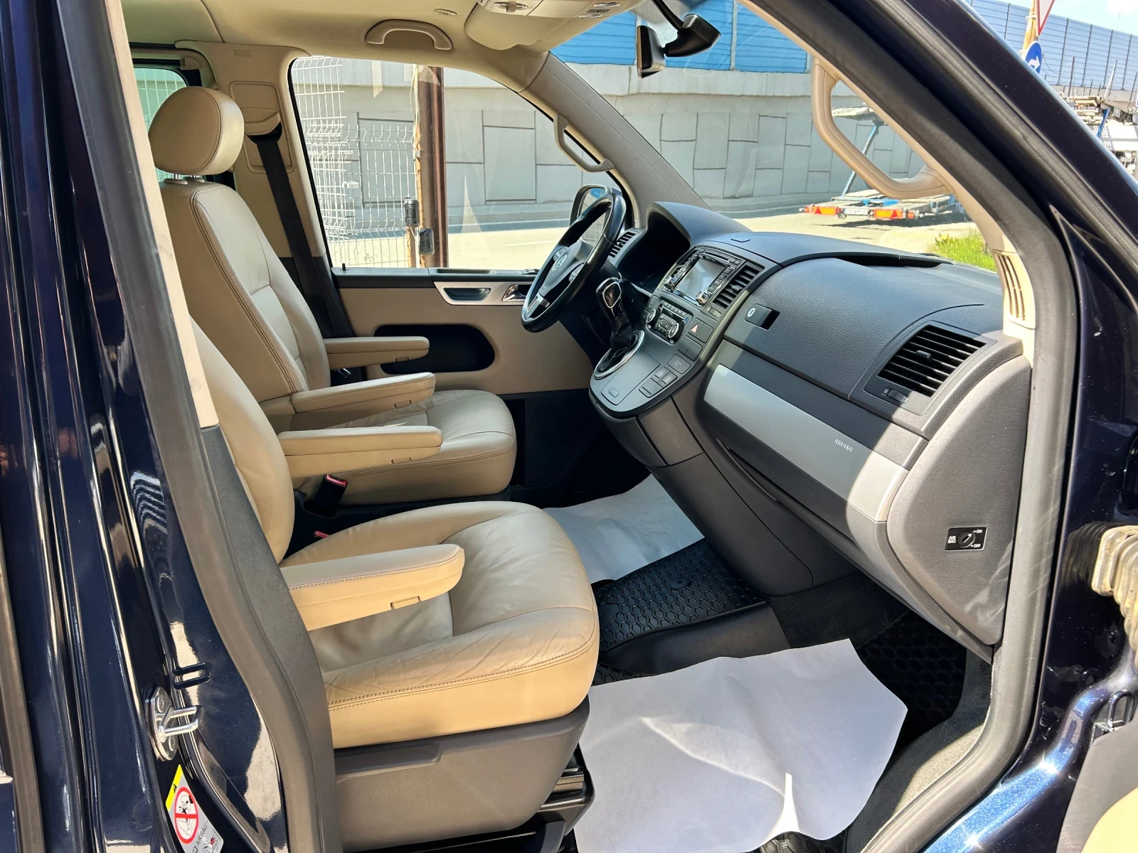 VW Multivan 2.0TDI 4MOTION HIGHLINE, снимка 16 - Автомобили и джипове - 54417548