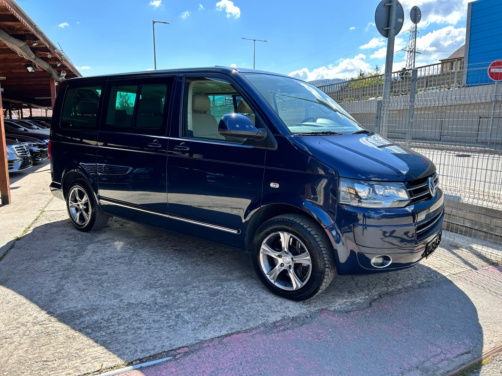 VW Multivan 2.0TDI 4MOTION HIGHLINE, снимка 5 - Автомобили и джипове - 54417548