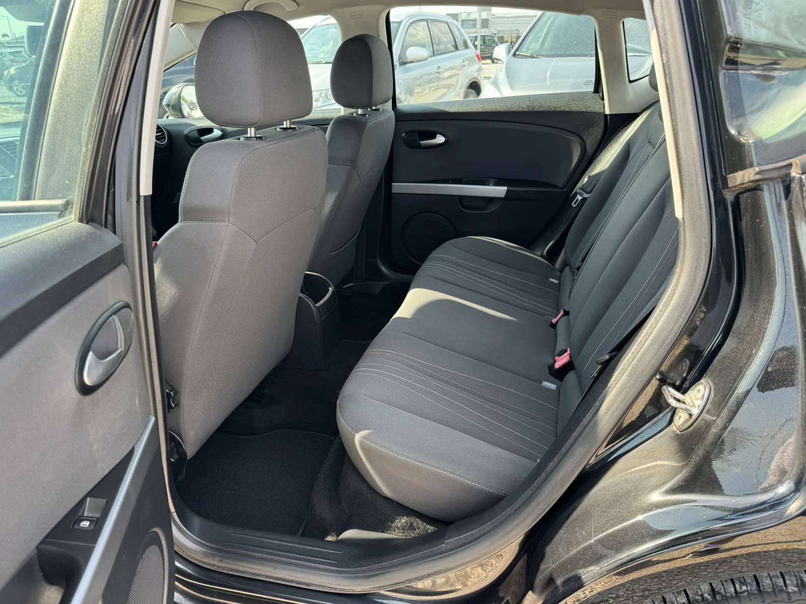 Seat Leon 2.0TDI, снимка 8 - Автомобили и джипове - 54999999