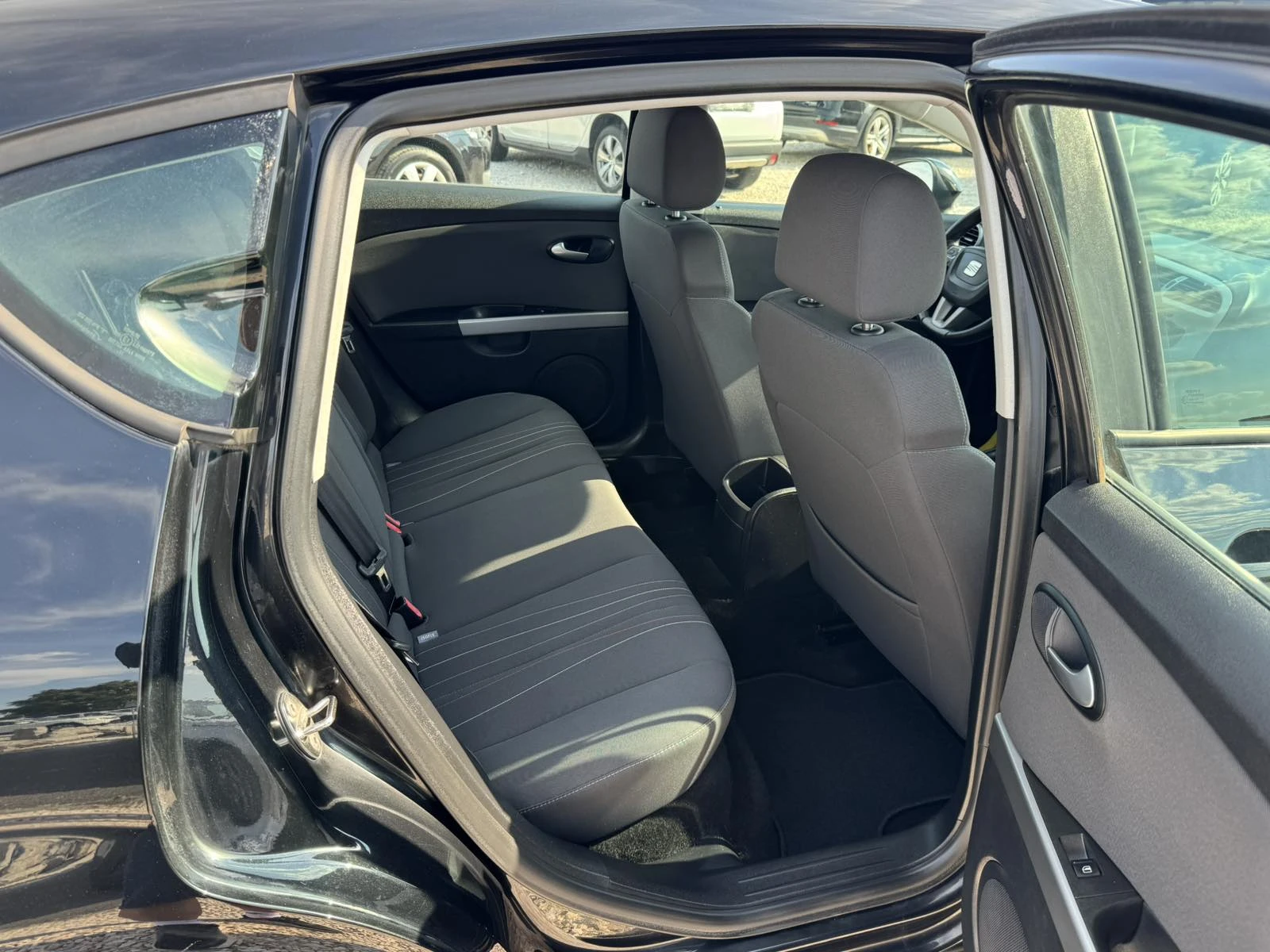 Seat Leon 2.0TDI, снимка 13 - Автомобили и джипове - 54999999