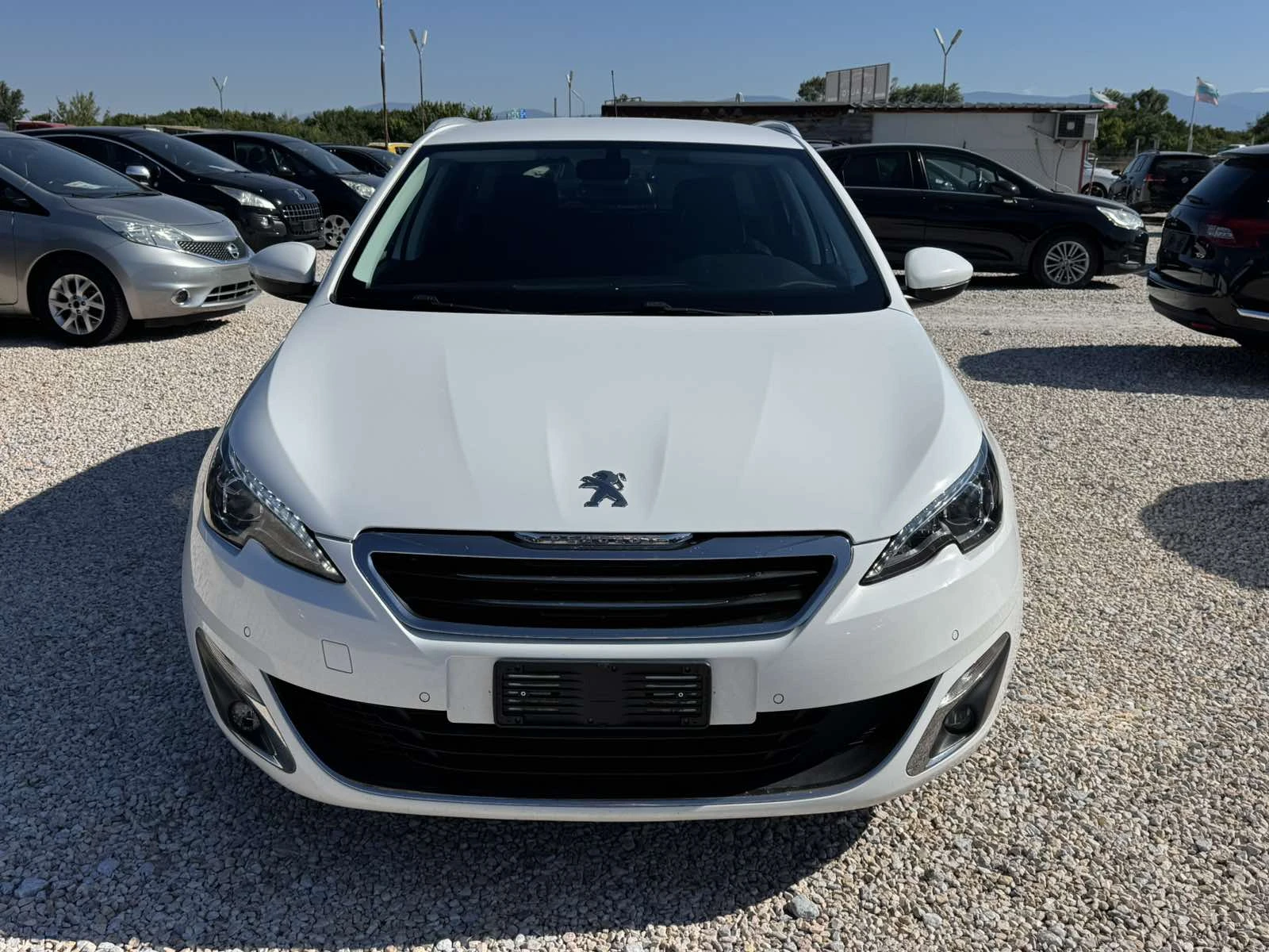 Peugeot 308 1.6 BLUE HDI ALLURE, снимка 2 - Автомобили и джипове - 55681495