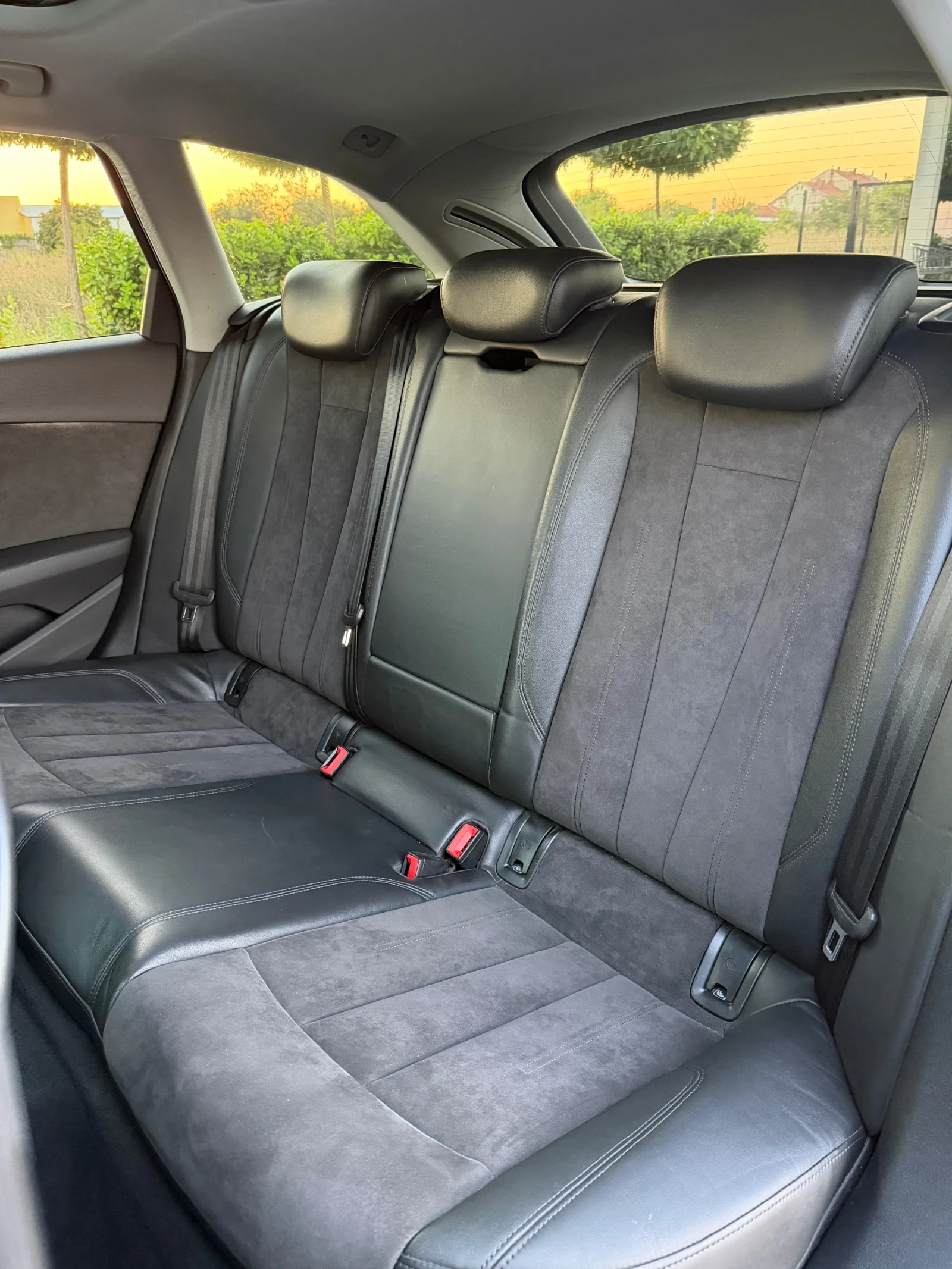 Audi A4 2.0TDI/190/PANORAMA/DISTRONIC/HEADUP/LIZING, снимка 15 - Автомобили и джипове - 55715094