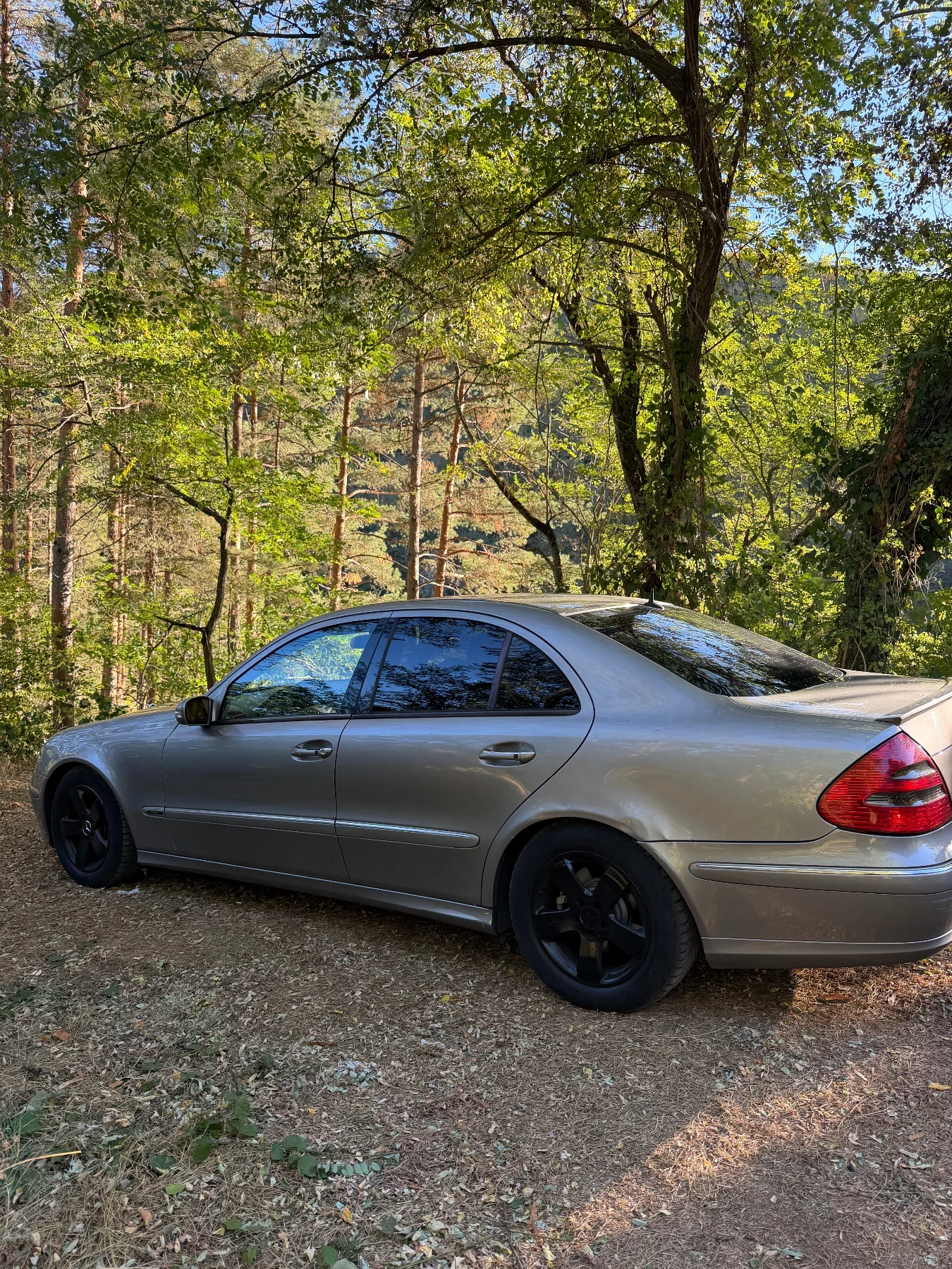 Mercedes-Benz E 220, снимка 5 - Автомобили и джипове - 56355475