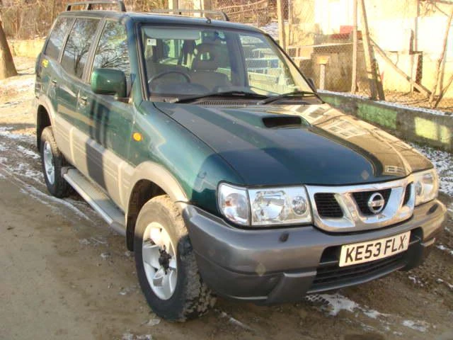 Nissan Terrano 3.0, снимка 2 - Автомобили и джипове - 46834128