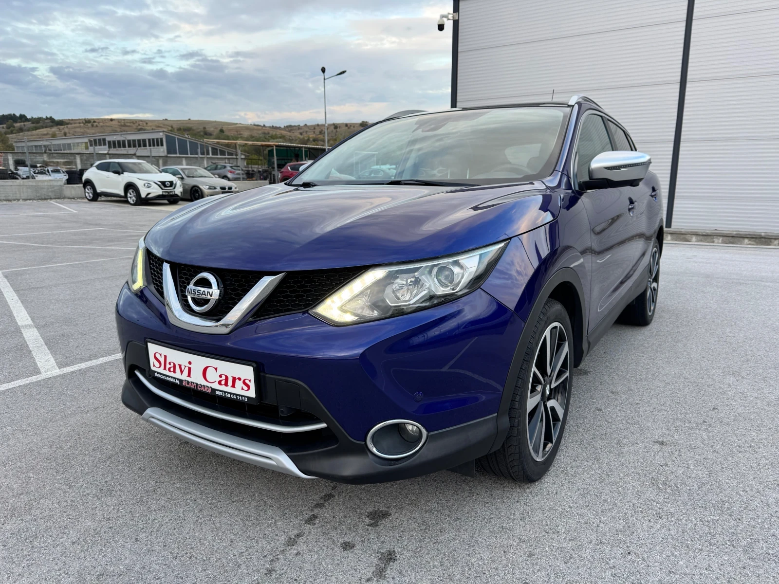 Nissan Qashqai 1.2 i - KEYLESS/ 360/ PANORAMA/ HEAT/ 86.000 km, снимка 1