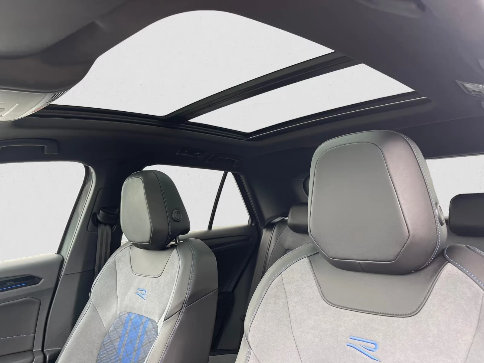 VW T-Roc R/4MOTION/300HP/DSG/PANO/IQ.LIGHT/CAM/ACC/957f | Mobile.bg � ����������� 12