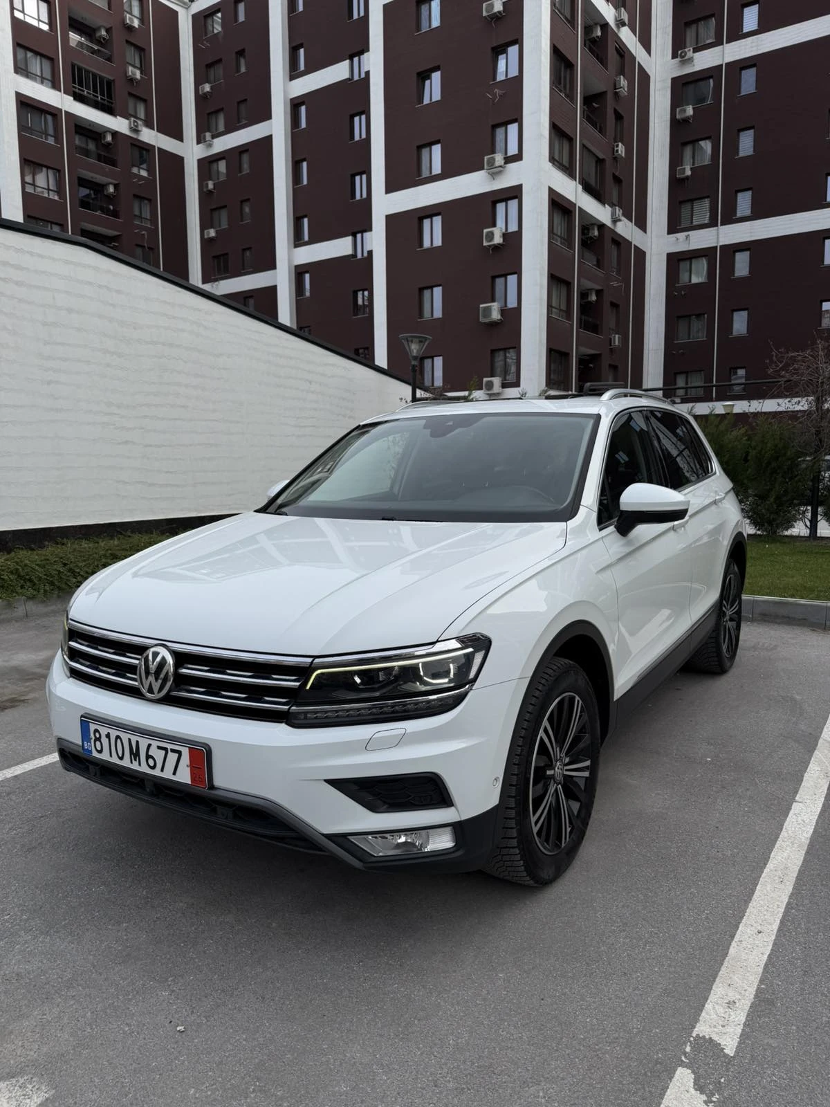 VW Tiguan 2.0 TDI 4Motion, снимка 3 - Автомобили и джипове - 53946699